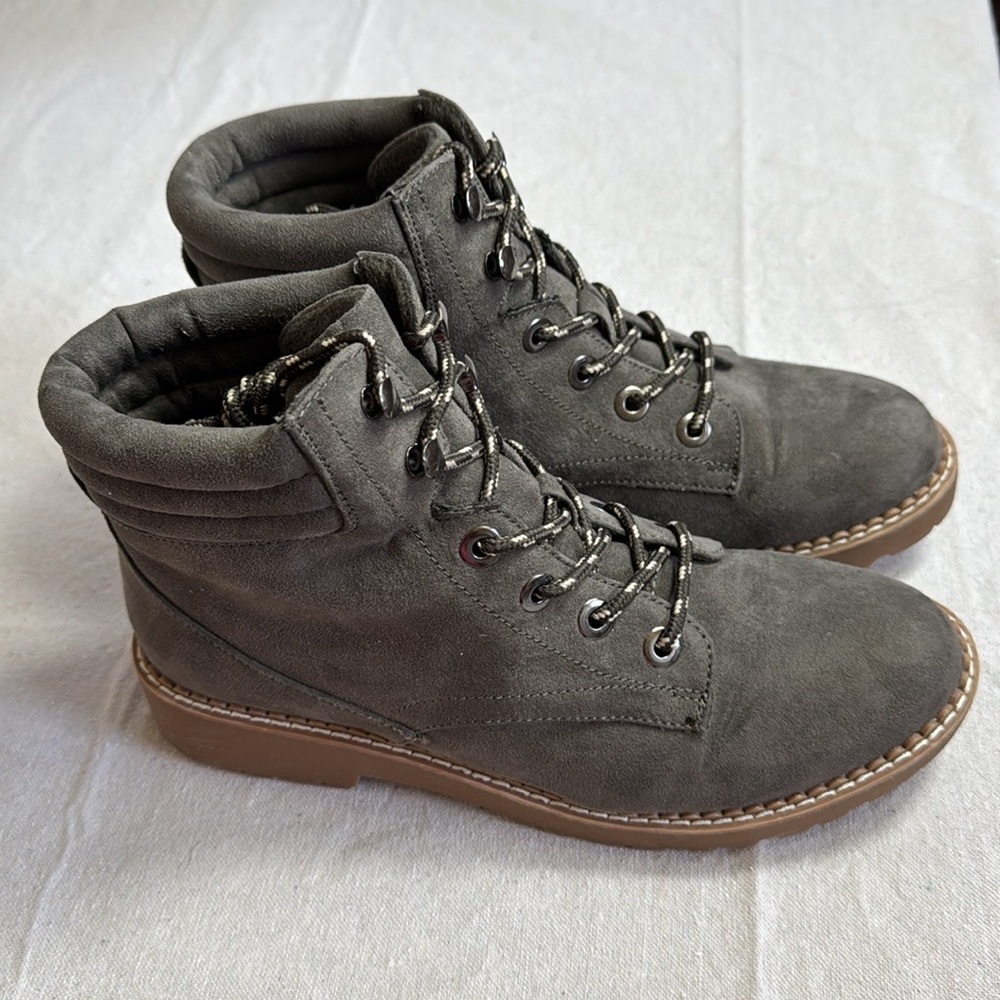 Austin Trading Co. Stylish Women's Lace-Up Boots. - Picture 3 of 8